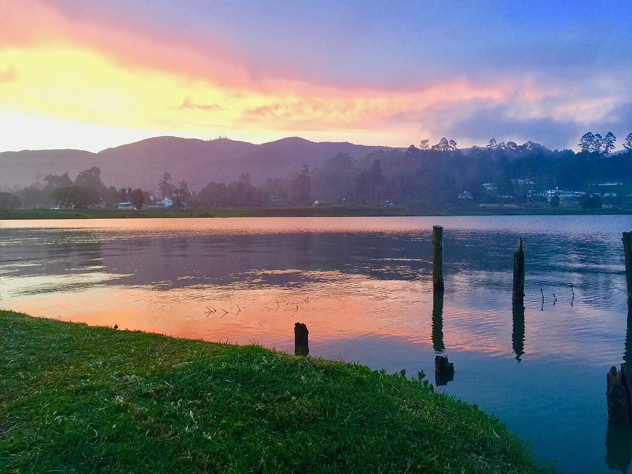 Sunset over Gregory Lake, Nuwara Eliya