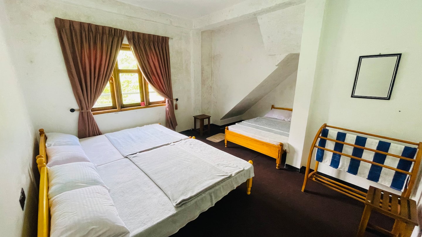 Comfortable beds at Zonova Mist Guest House, Nuwara Eliya