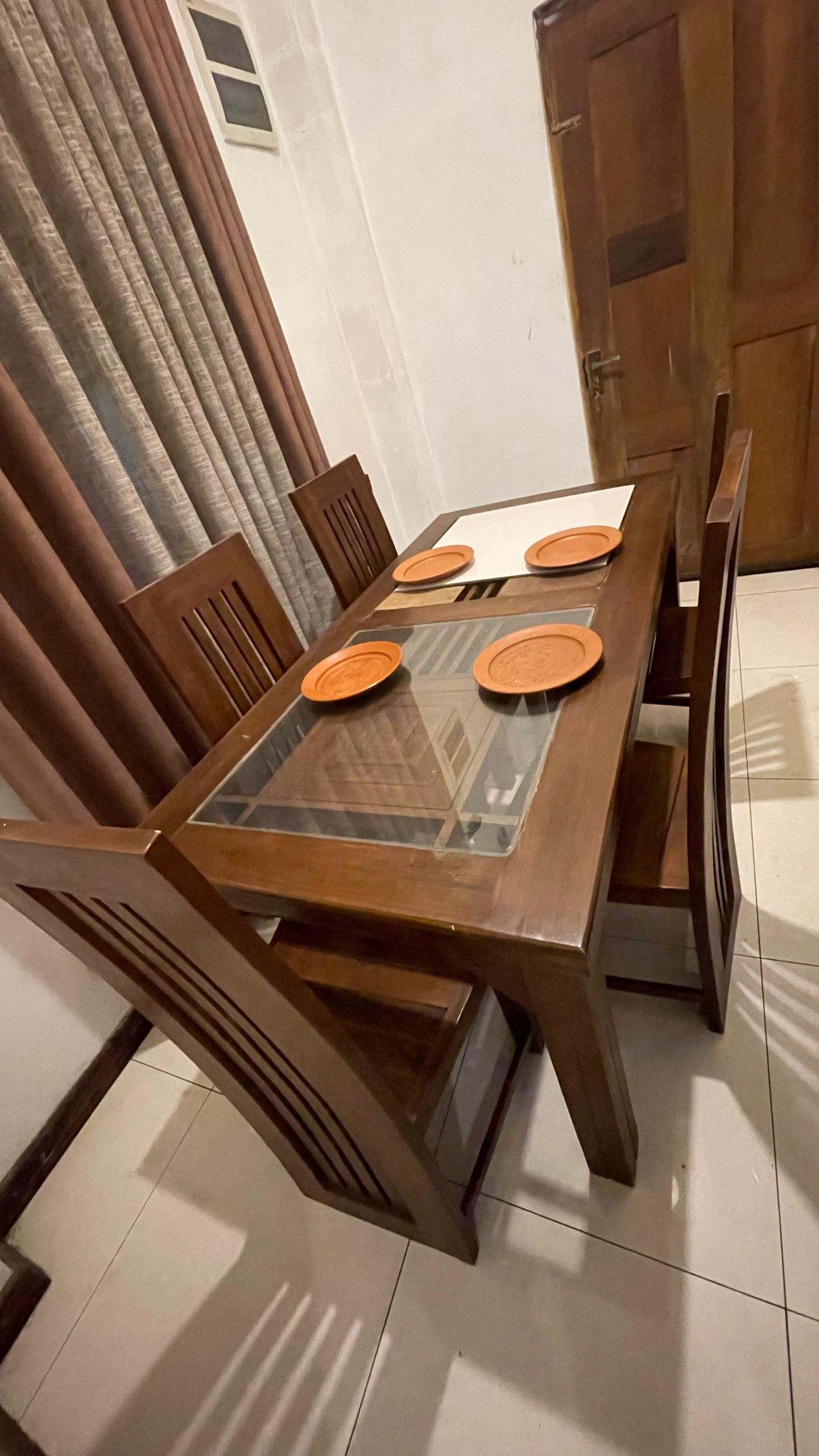 Dining together at Zonova Mist Guest House, Nuwara Eliya