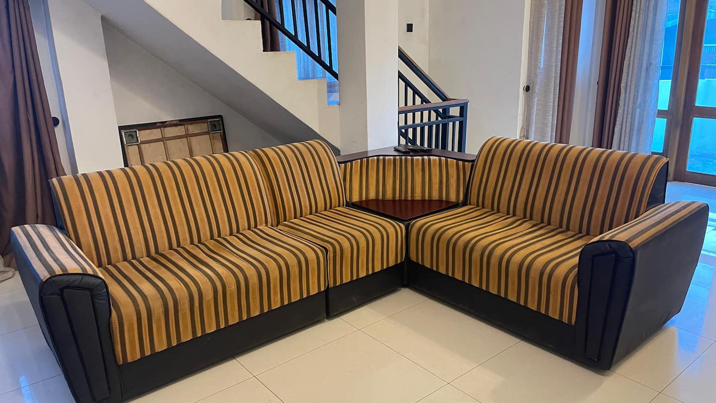 Spacious living area at Zonova Mist Guest House, Nuwara Eliya