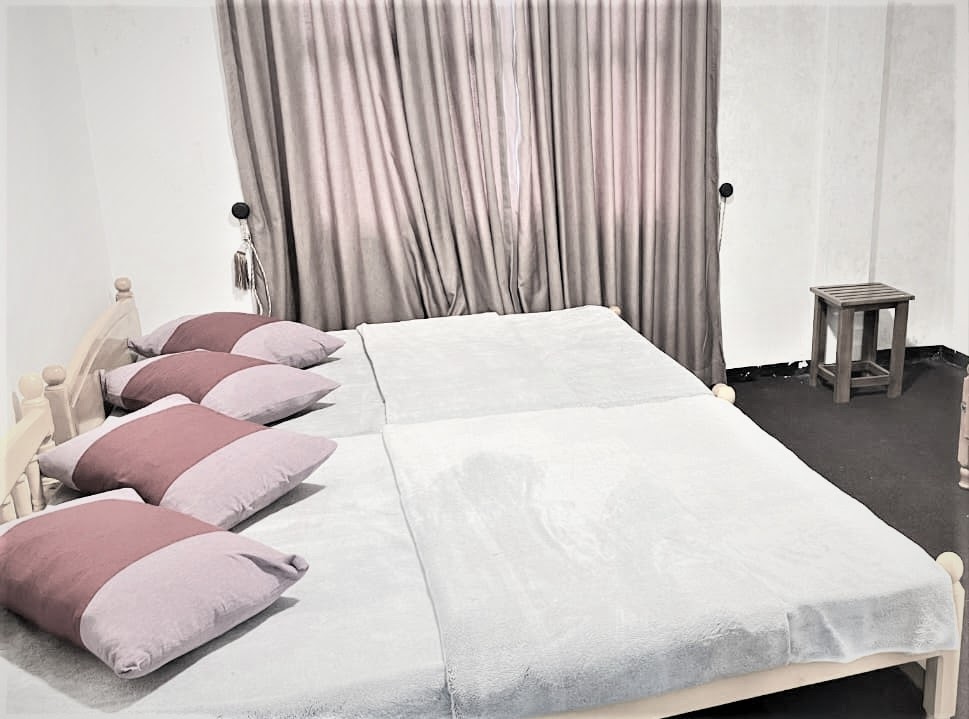 Cozy bedrooms — Zonova Mist Guest House, Nuwara Eliya